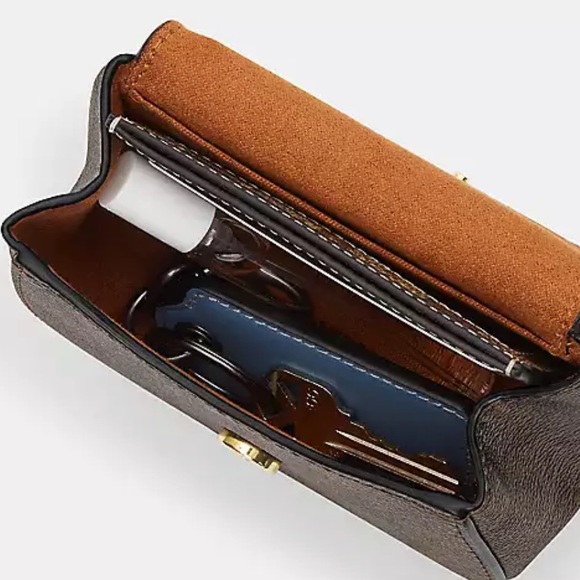 NWT COACH Morgan w/removable Chain in Signature Canvas. Use as a cute wallet too - Picture 6 of 8